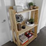 Manhattan Market Shelves